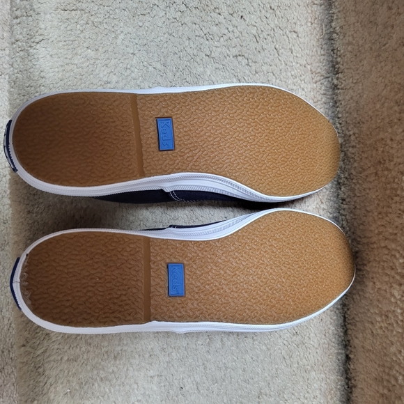 NWOT Navy size 8 Keds! - Picture 3 of 4